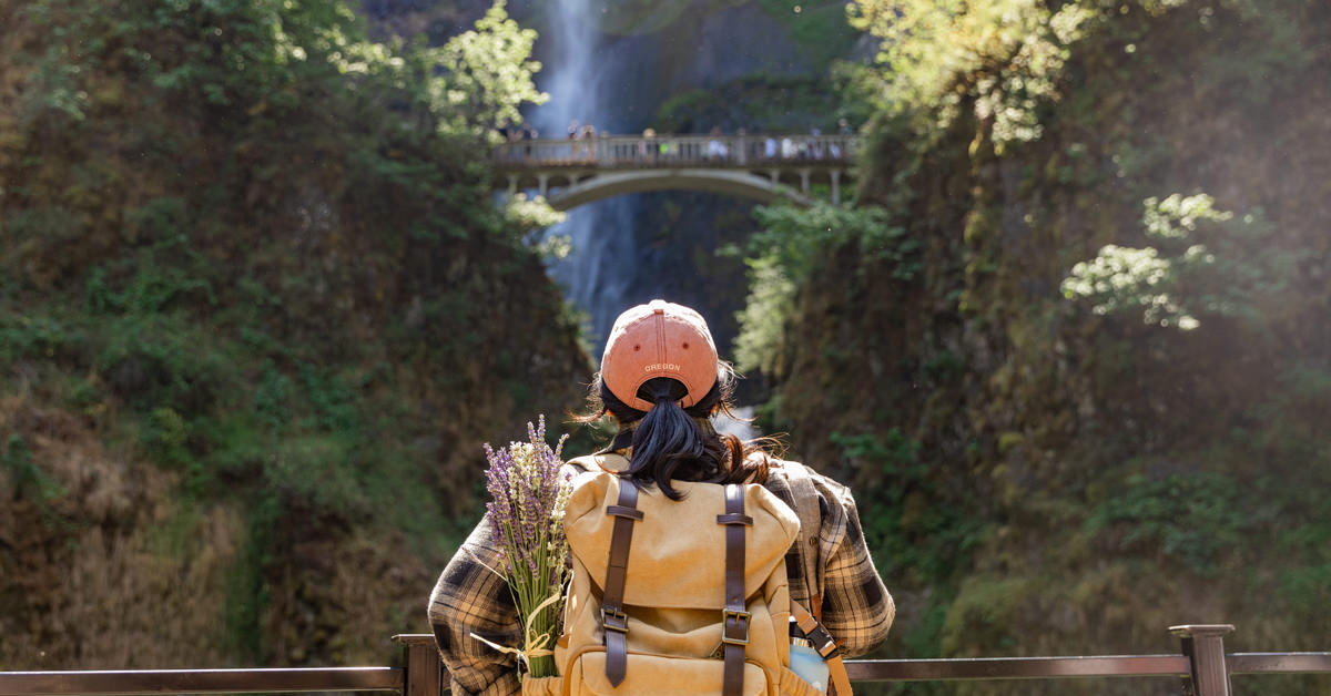 Click the Thinking of visiting Multnomah Falls this Summer? Read this first. Slide Photo to Open